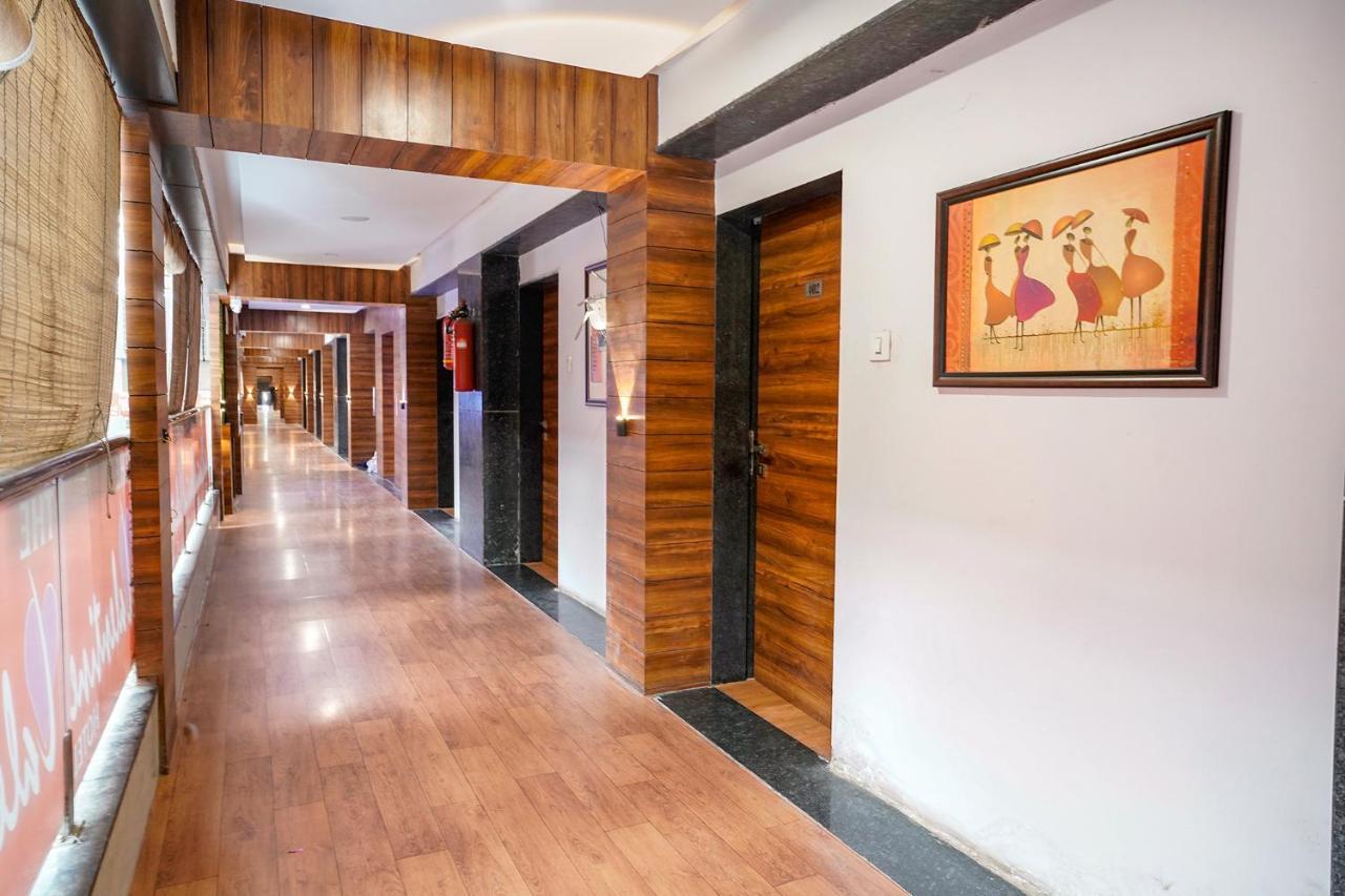 Fabhotel The Valentine - Udhna Road Szúrat Kültér fotó
