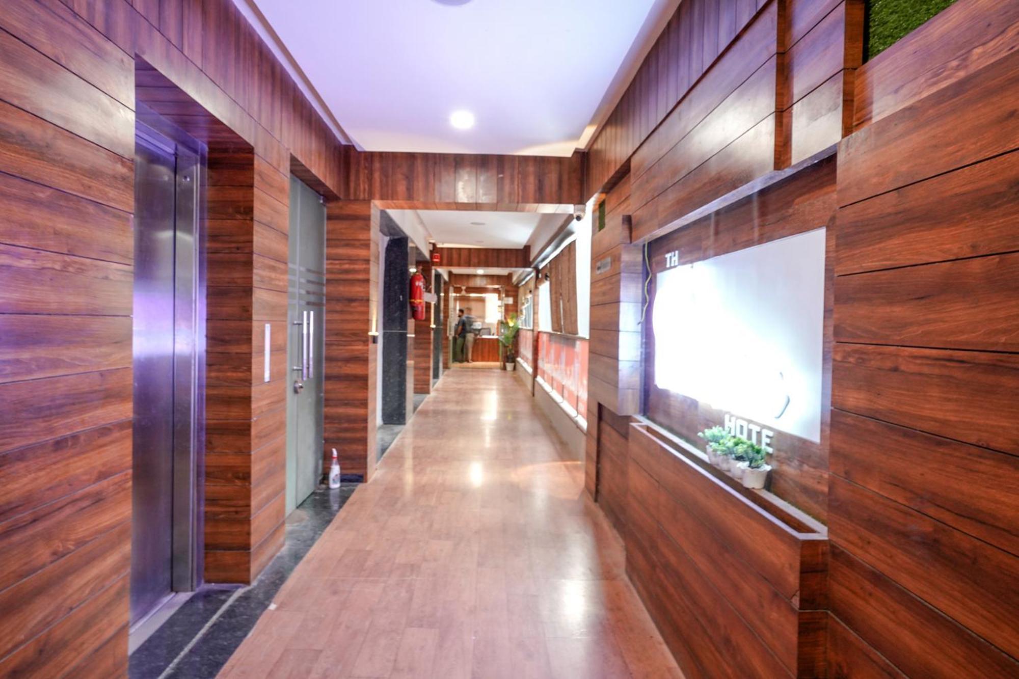 Fabhotel The Valentine - Udhna Road Szúrat Kültér fotó