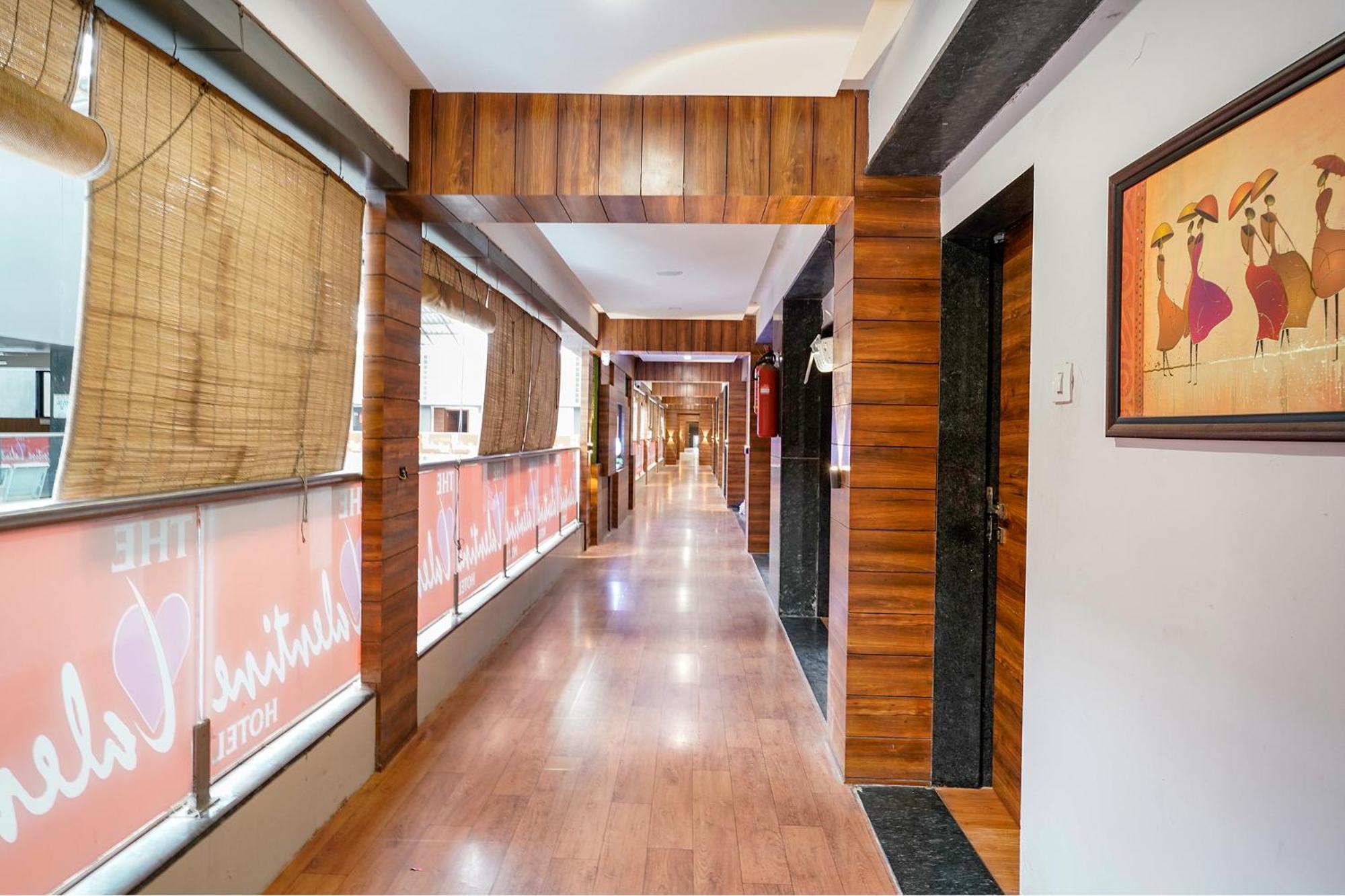 Fabhotel The Valentine - Udhna Road Szúrat Kültér fotó