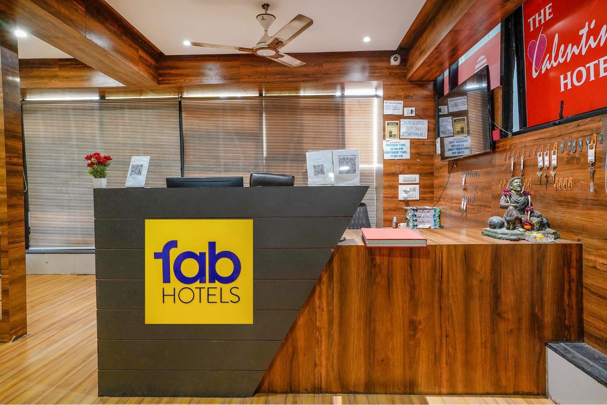 Fabhotel The Valentine - Udhna Road Szúrat Kültér fotó