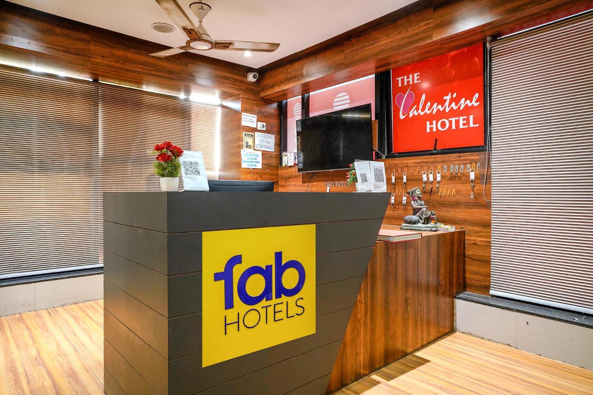 Fabhotel The Valentine - Udhna Road Szúrat Kültér fotó
